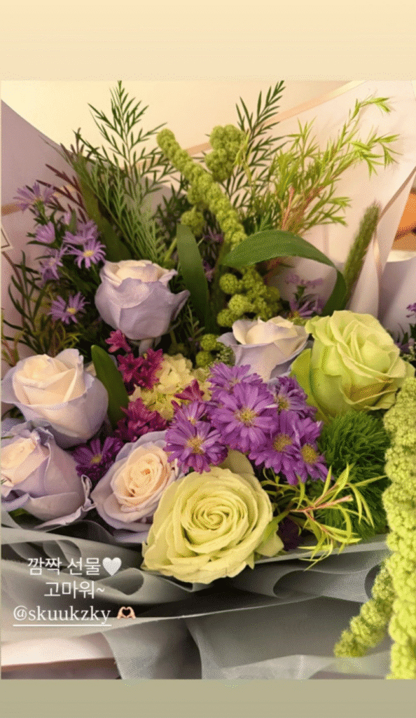 سونغ هي كيو تكشف عن باقة الزهور مفاجئة من سوزي بمناسبة عيد ميلادها