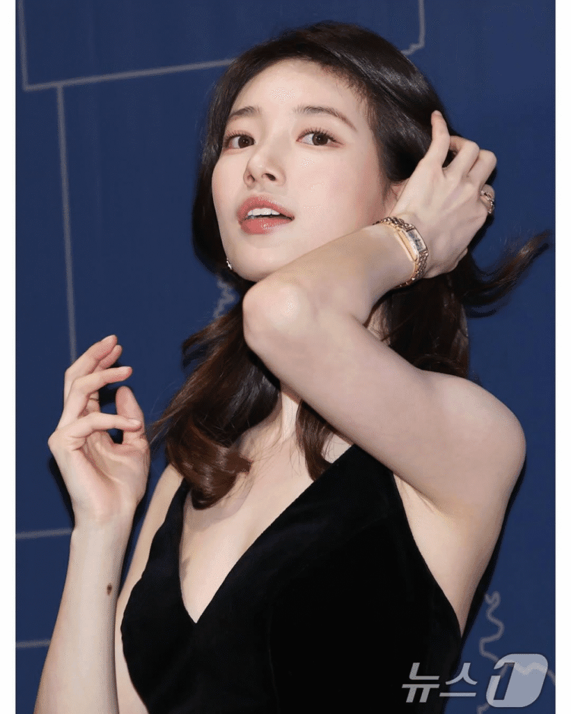 "واحدة من أجمل نساء العالم" يتأمل مستخدمو الإنترنت جمال سوزي الكلاسيكي