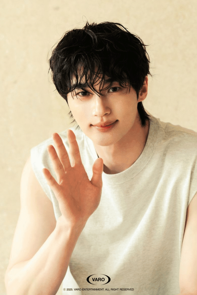 أجمل 10 ممثلين وآيدول كيبوب كوريين 2025 أجمل 10 ممثلين وآيدول كيبوب كوريين 2025