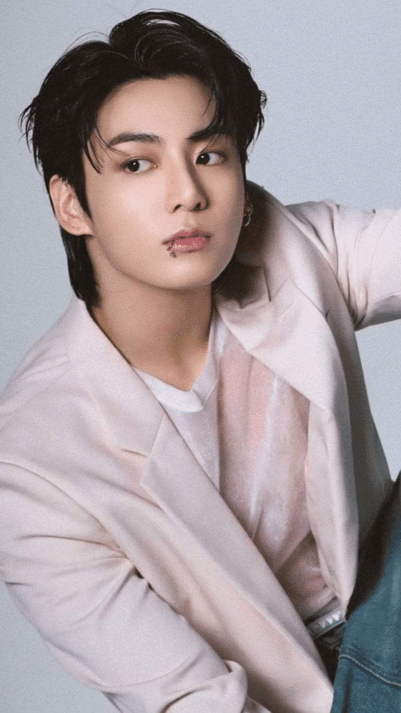 أجمل 10 ممثلين وآيدول كيبوب كوريين 2025 7. جونغكوك عضو بانقتان (BTS - JungKook)