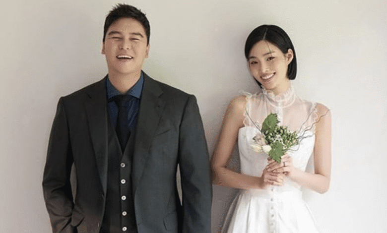 الممثل لي جانج وو يعقد قرانه على جو هي وون، ويجتمع طاقم برنامج "أعيش وحدي" من أجل حفل الزفاف