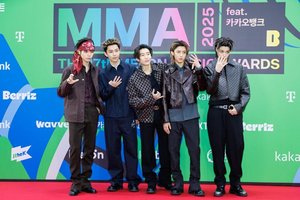 تألقت النجوم على السجادة الحمراء في حفل توزيع جوائز ميلون الموسيقية لعام 2025 تألقت النجوم على السجادة الحمراء في حفل توزيع جوائز ميلون الموسيقية لعام 2025