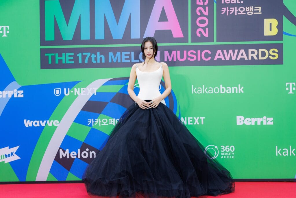 تألقت النجوم على السجادة الحمراء في حفل توزيع جوائز ميلون الموسيقية لعام 2025 تألقت النجوم على السجادة الحمراء في حفل توزيع جوائز ميلون الموسيقية لعام 2025