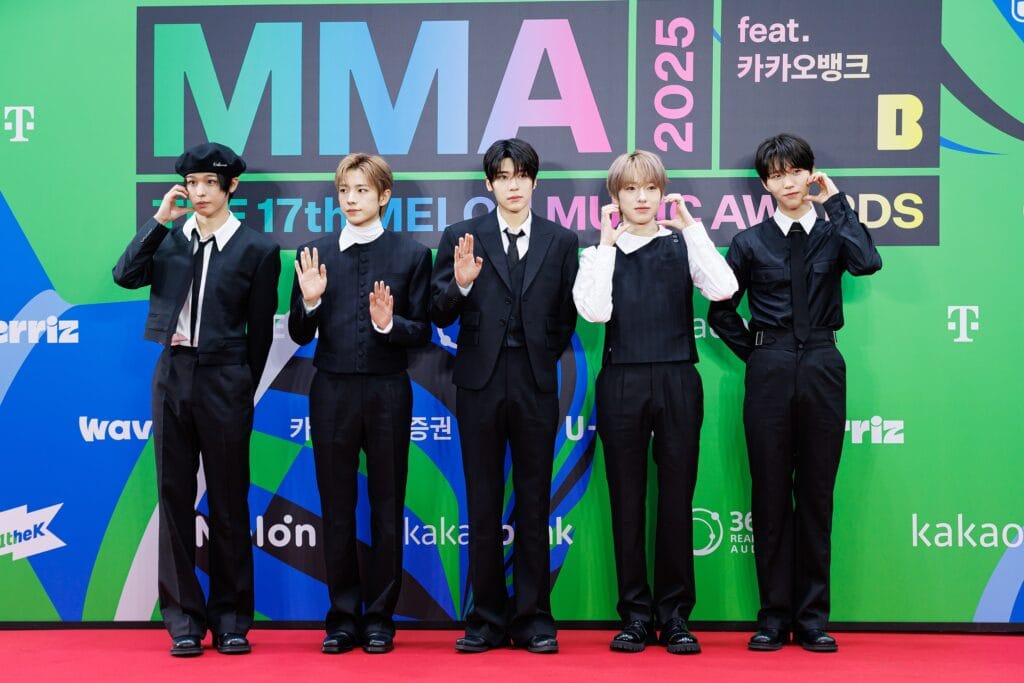 تألقت النجوم على السجادة الحمراء في حفل توزيع جوائز ميلون الموسيقية لعام 2025 تألقت النجوم على السجادة الحمراء في حفل توزيع جوائز ميلون الموسيقية لعام 2025