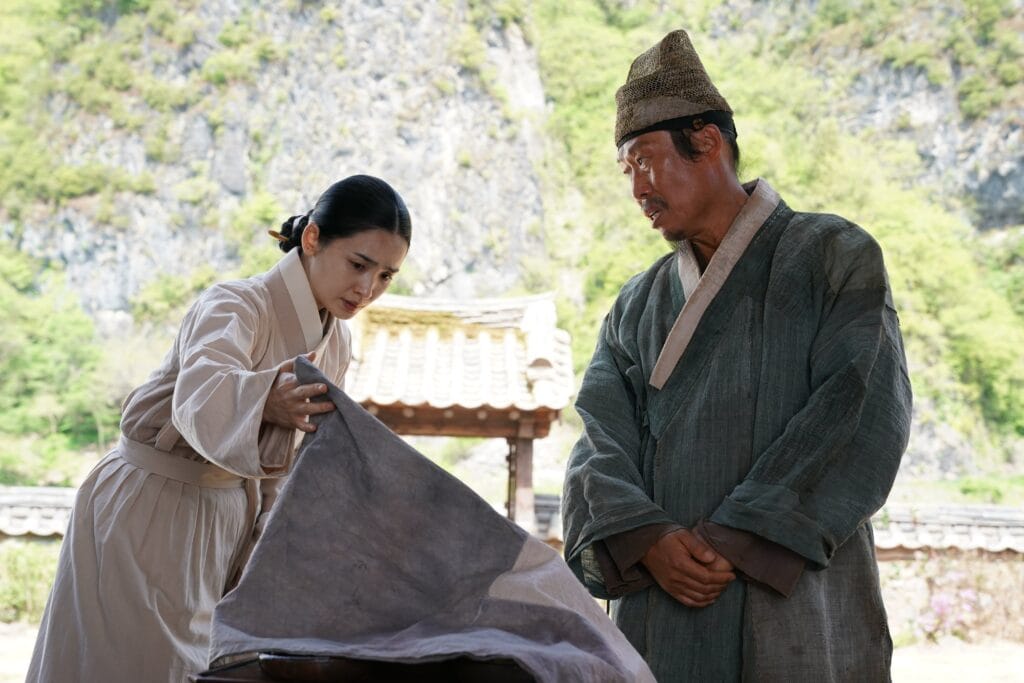 بارك جي هون يجسد دور ملك مخلوع يُنفى إلى قرية يو هاي جين في الفيلم الجديد "حارس الملك - The King’s Warden" بارك جي هون يجسد دور ملك مخلوع يُنفى إلى قرية يو هاي جين في الفيلم الجديد "حارس الملك - The King’s Warden"