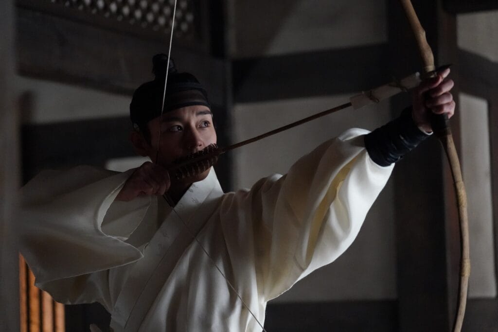 بارك جي هون يجسد دور ملك مخلوع يُنفى إلى قرية يو هاي جين في الفيلم الجديد "حارس الملك - The King’s Warden" بارك جي هون يجسد دور ملك مخلوع يُنفى إلى قرية يو هاي جين في الفيلم الجديد "حارس الملك - The King’s Warden"