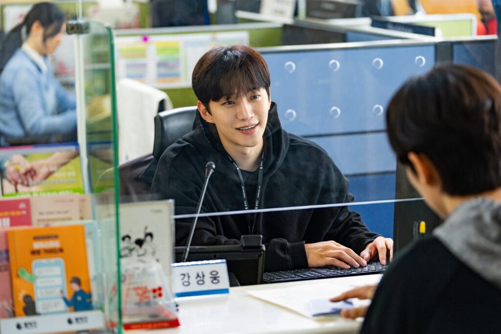 لي جون هو و كيم هيانغ كي و كيم بيونغ تشول يطلقون العنان للقوى الخارقة بطرق غير عادية في الدراما الجديدة "كاشيرو - Cashero"