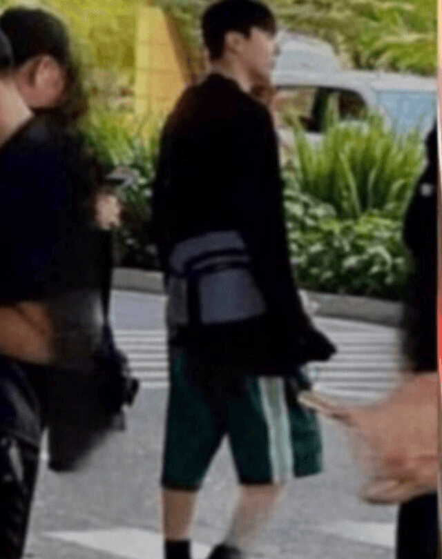 [الآراء] اتُهمت وينتر عضوة AESPA بارتداء ملابس جونغكوك عضو BTS في حدث المعجبين - مما أثار غضبًا