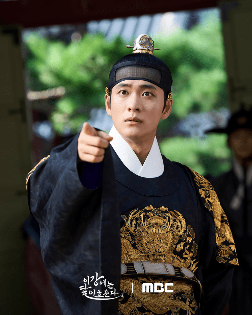 استراتيجية كيم سي جونغ المفاجئة تصدم كانغ تاي أوه ولي شين يونغ في "نهر القمر - Moon River"