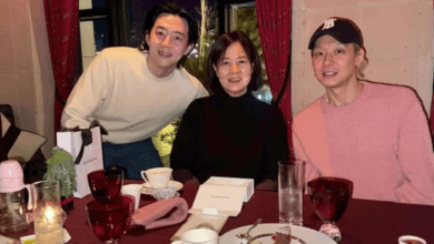 بارك يوتشون ينشر صورة لعشاء عائلي، ويقدم تحديثاً نادراً عن حياته مؤخرًا