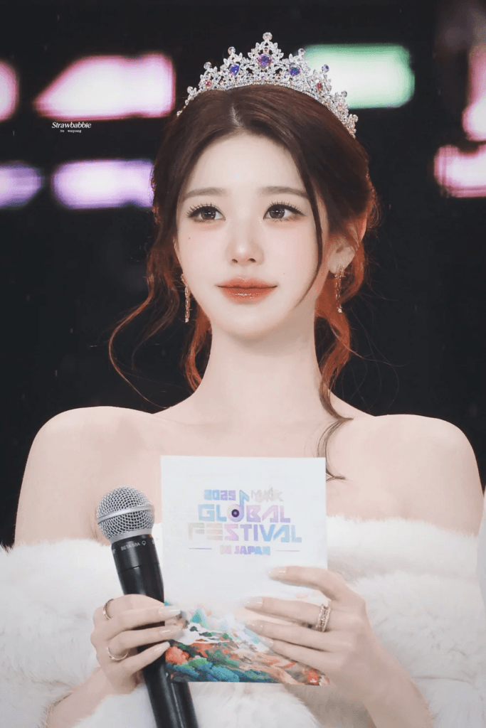 انتشرت صور وونيونغ على نطاق واسع بسبب جمالها الآسر أثناء تقديمها لحفل "مهرجان ميوزيك بانك العالمي" في اليابان انتشرت صور وونيونغ على نطاق واسع بسبب جمالها الآسر أثناء تقديمها لحفل "مهرجان ميوزيك بانك العالمي" في اليابان