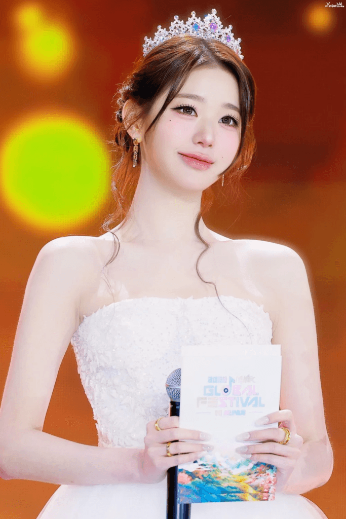 انتشرت صور وونيونغ على نطاق واسع بسبب جمالها الآسر أثناء تقديمها لحفل "مهرجان ميوزيك بانك العالمي" في اليابان انتشرت صور وونيونغ على نطاق واسع بسبب جمالها الآسر أثناء تقديمها لحفل "مهرجان ميوزيك بانك العالمي" في اليابان