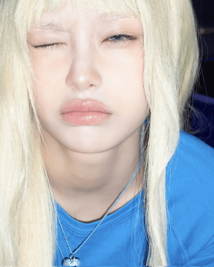 شاهد: Chuu تعلن عن عودتها بألبومها الكامل الأول "XO, My Cyberlove"