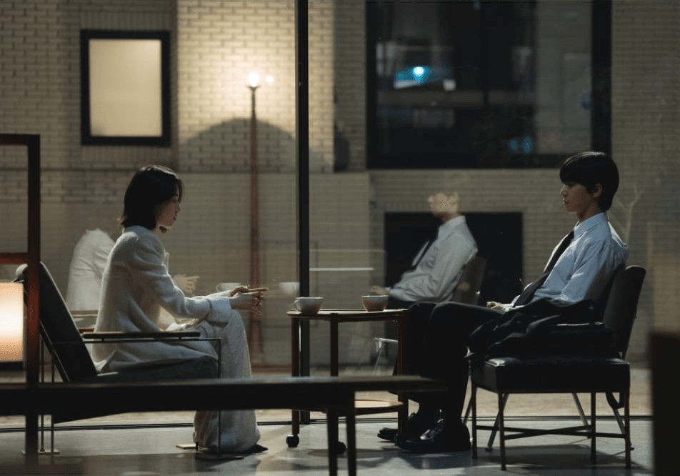 حب بارك سو جون الأول، وون جي آن، تزوره فجأة في دراما "غدًا بالتأكيد"