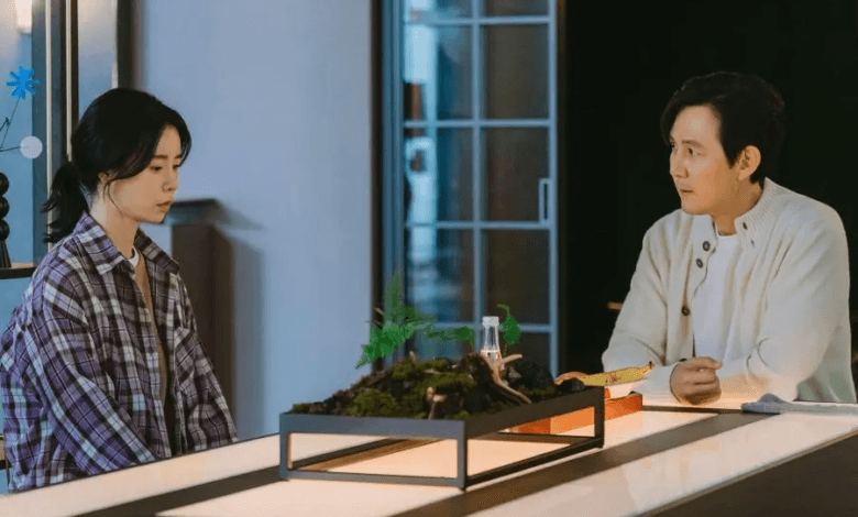 لي جونغ جاي وليم جي يون يتبادلان حديثًا متوترًا من القلب إلى القلب في منزله في مسلسل "يسعدني عدم مقابلتك - Nice To Not Meet You"