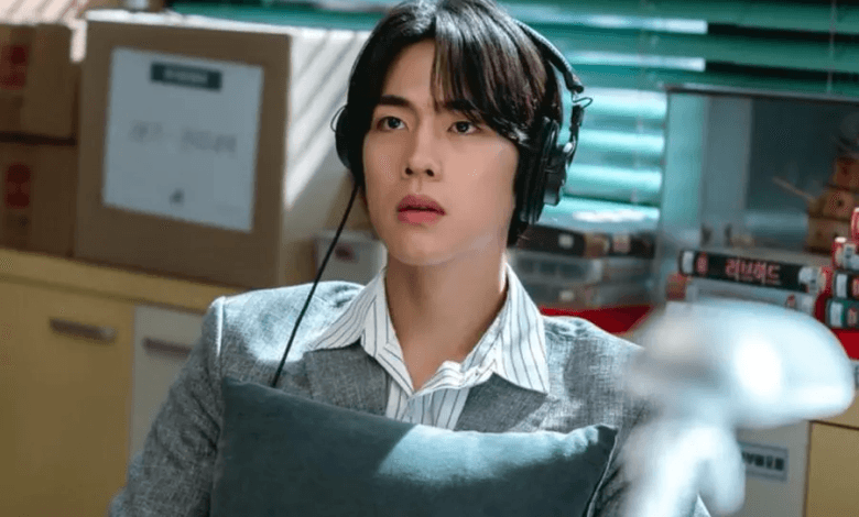 تشو هان غيول هو وريث عائلة ثرية محب للأفلام ويحلم بحياة خالية من الهموم في مسلسل "الآنسة هونغ المتخفية - Undercover Miss Hong"