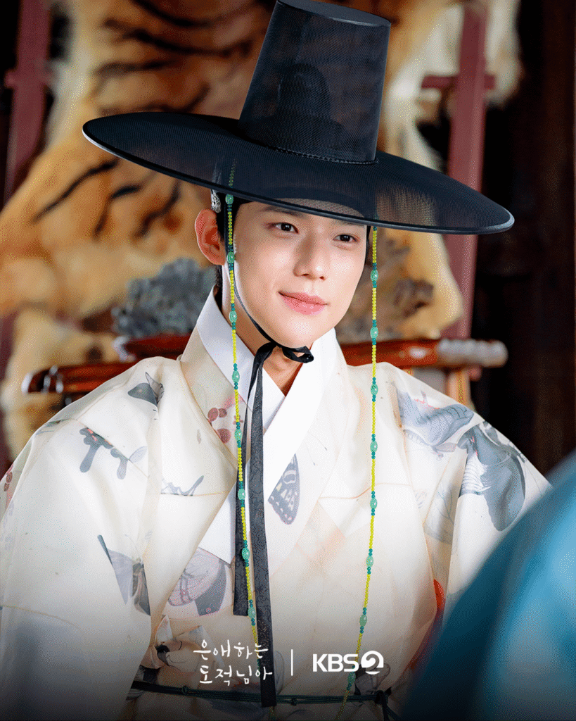 مون سانغ مين هو أمير يستمتع بلعب دور المحقق في الدراما القادمة "إلى لصي الحبيب"