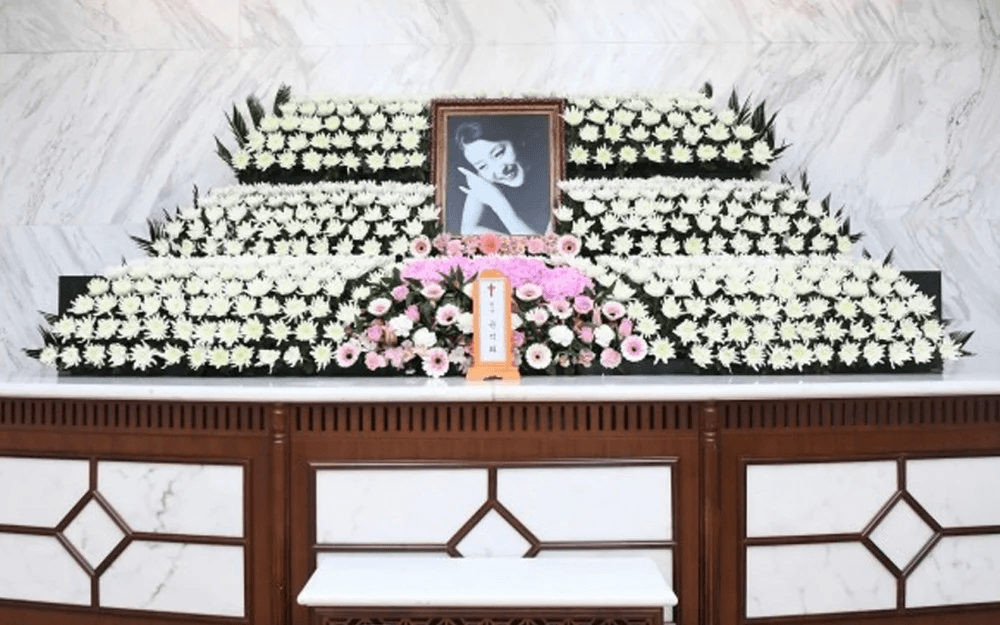 توفيت الممثلة المخضرمة يون سيوك هوا عن عمر يناهز 69 عامًا