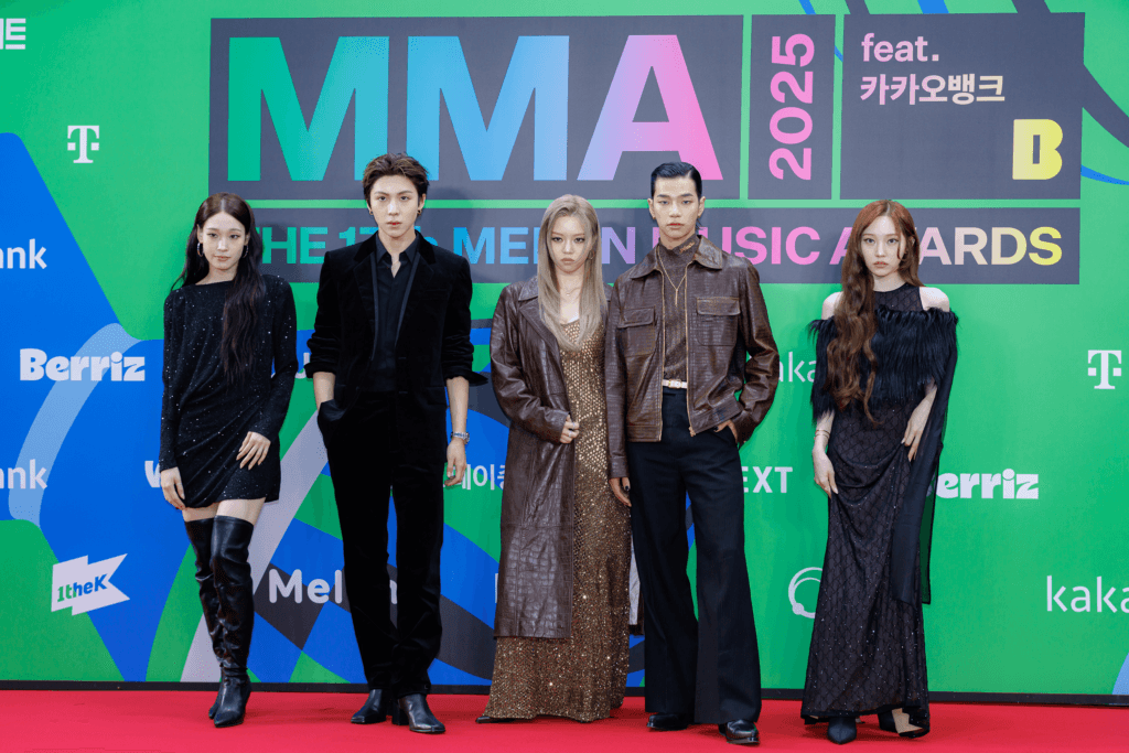 تألقت النجوم على السجادة الحمراء في حفل توزيع جوائز ميلون الموسيقية لعام 2025 تألقت النجوم على السجادة الحمراء في حفل توزيع جوائز ميلون الموسيقية لعام 2025