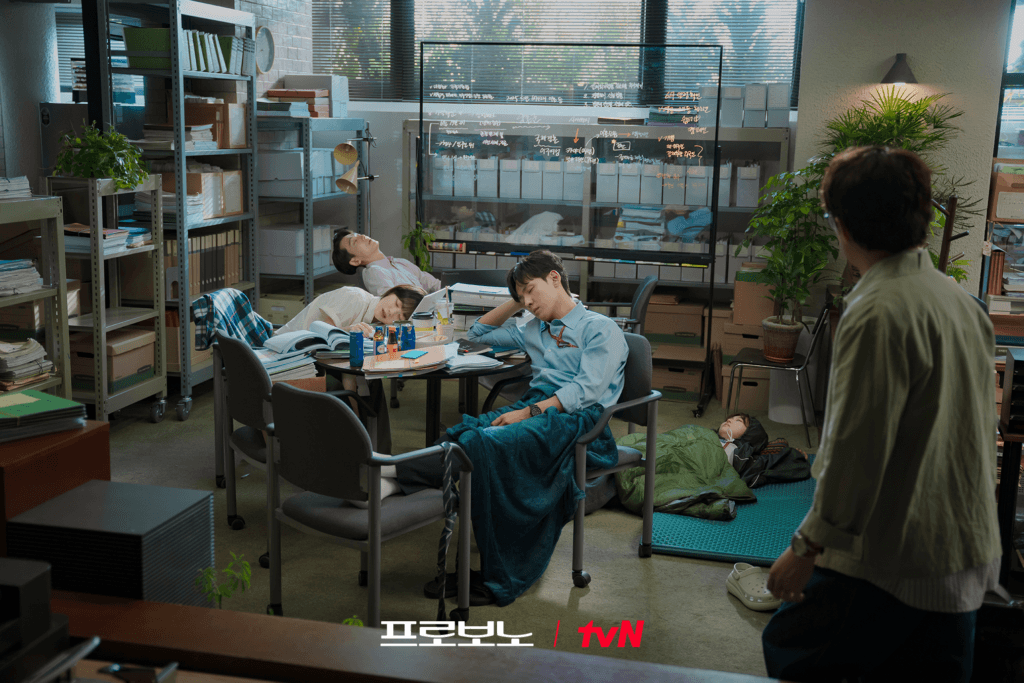 يفقد جونغ كيونغ هو وفريقه الثقة في قضية مستحيلة في مسلسل"مرافعة دون مقابل - Pro Bono"