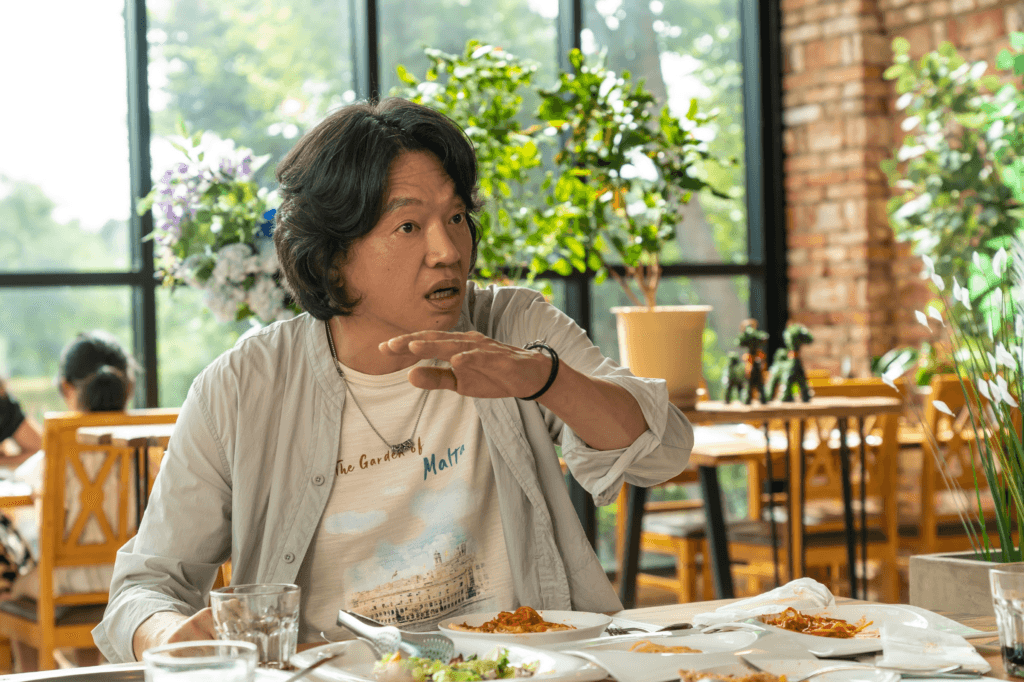 بارك جي هوان يكتشف سر كوون سانغ وو الذي لا يمكن ذكره في الفيلم الكوميدي الرومانسي الجديد "رجل القلب - HEARTMAN"