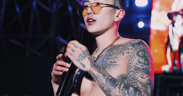 نجوم ساعدوا في كسر الصورة النمطية السائدة في كوريا الجنوبية تجاه الأوشام نجوم ساعدوا في كسر الصورة النمطية السائدة في كوريا الجنوبية تجاه الأوشام