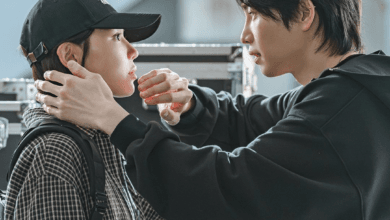 تلتقي سويونغ لأول مرة بالمغني كيم جاي يونغ في حفله الموسيقي، ثم تلتقي به مجدداً كمشتبه به في جريمة قتل في مسلسل "محامية الايدول - IDOL I"