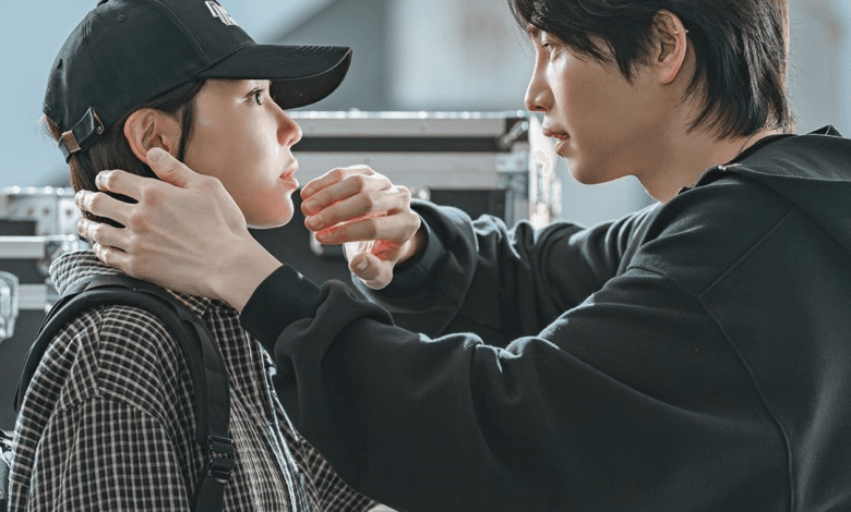 تلتقي سويونغ لأول مرة بالمغني كيم جاي يونغ في حفله الموسيقي، ثم تلتقي به مجدداً كمشتبه به في جريمة قتل في مسلسل "محامية الايدول - IDOL I" تلتقي سويونغ لأول مرة بالمغني كيم جاي يونغ في حفله الموسيقي، ثم تلتقي به مجدداً كمشتبه به في جريمة قتل في مسلسل "محامية الايدول - IDOL I"