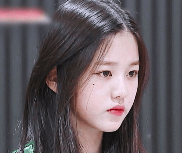 الآيدول الذين لديهم نقاط ساحرة على وجوههم