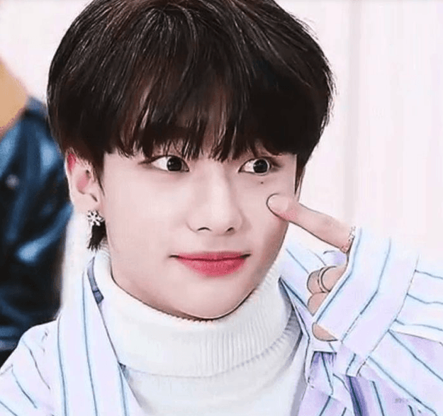 الآيدول الذين لديهم نقاط ساحرة على وجوههم