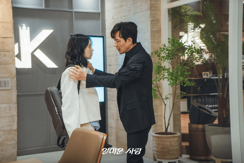 لي جونغ جاي يُصاب بكدمات بعد أن خاطر بكل شيء لإنقاذ ليم جي يون في مسلسل "يسعدني عدم مقابلتك - Nice To Not Meet You" لي جونغ جاي يُصاب بكدمات بعد أن خاطر بكل شيء لإنقاذ ليم جي يون في مسلسل "يسعدني عدم مقابلتك - Nice To Not Meet You"