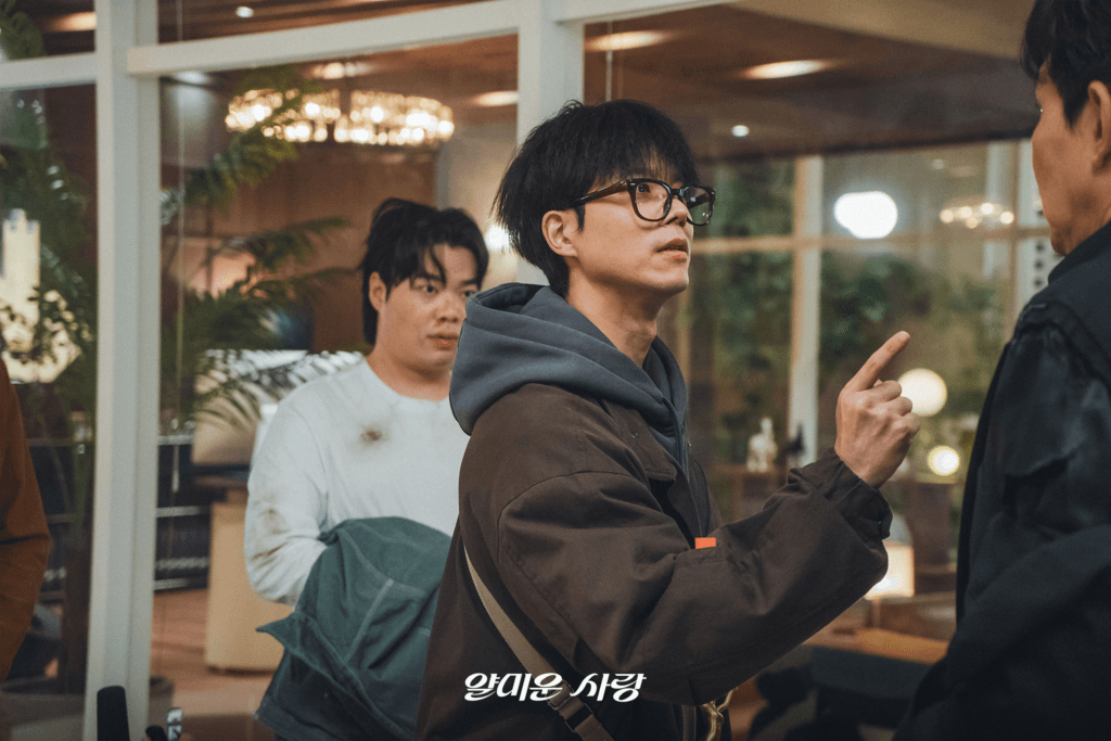 لي جونغ جاي يُصاب بكدمات بعد أن خاطر بكل شيء لإنقاذ ليم جي يون في مسلسل "يسعدني عدم مقابلتك - Nice To Not Meet You" لي جونغ جاي يُصاب بكدمات بعد أن خاطر بكل شيء لإنقاذ ليم جي يون في مسلسل "يسعدني عدم مقابلتك - Nice To Not Meet You"