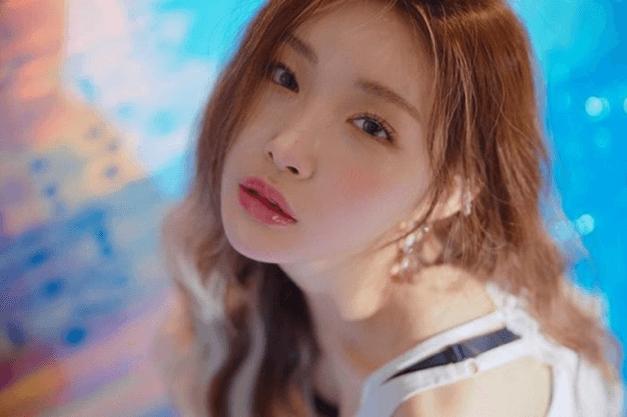 الآيدول الذين لديهم نقاط ساحرة على وجوههم