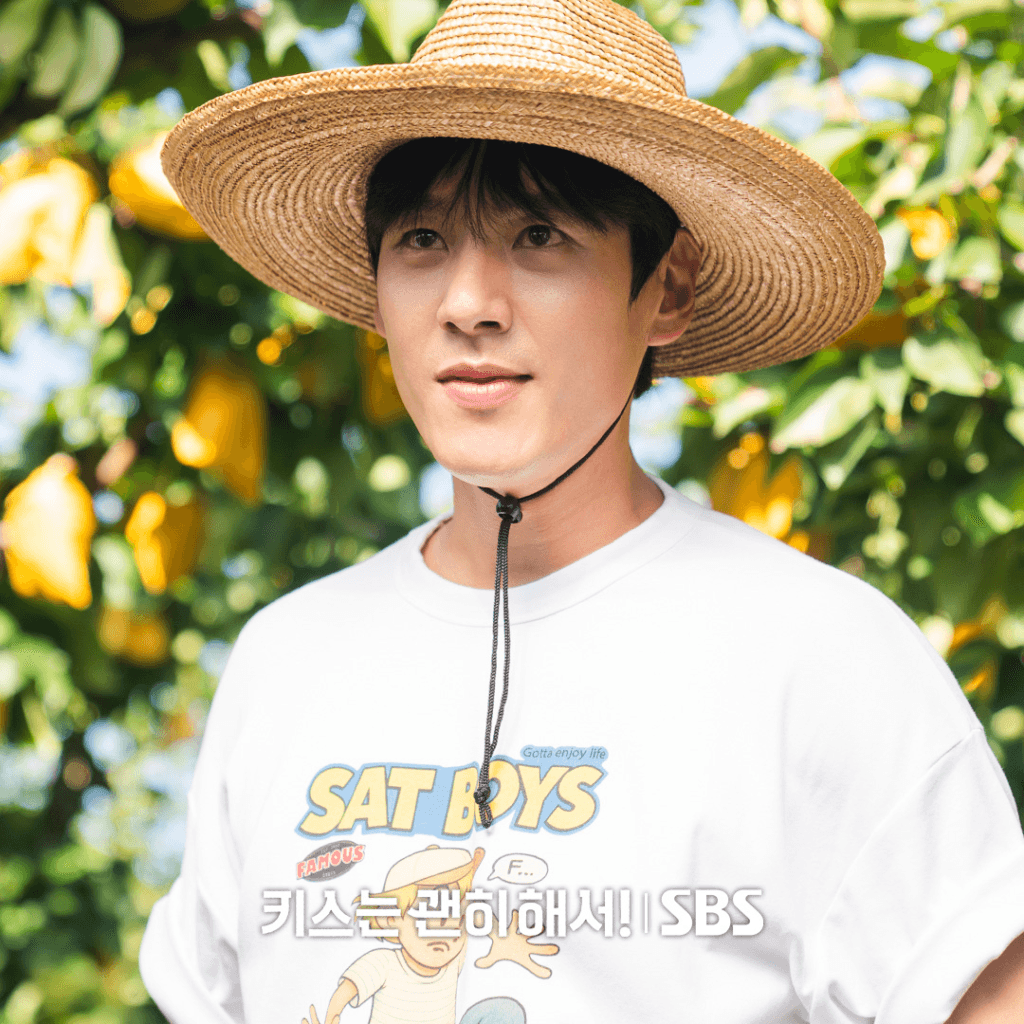 يتحول كيم جو هون وكواك سي يانغ إلى طبيب ومزارع في ظهور خاص لمسلسل "قبلة الديناميت - Dynamite Kiss"