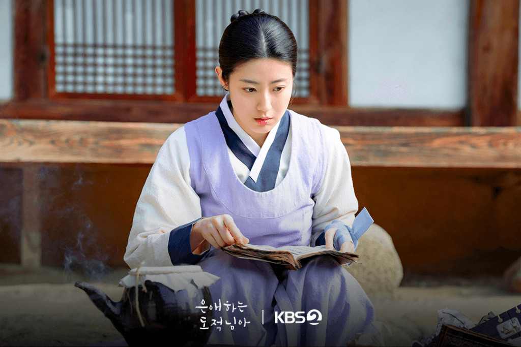 نام جي هيون تخفي حياة مزدوجة سرية بين أيام مشمسة وليالٍ مظلمة في مسلسل "إلى لصتي الحبيبة - To My Beloved Thief"