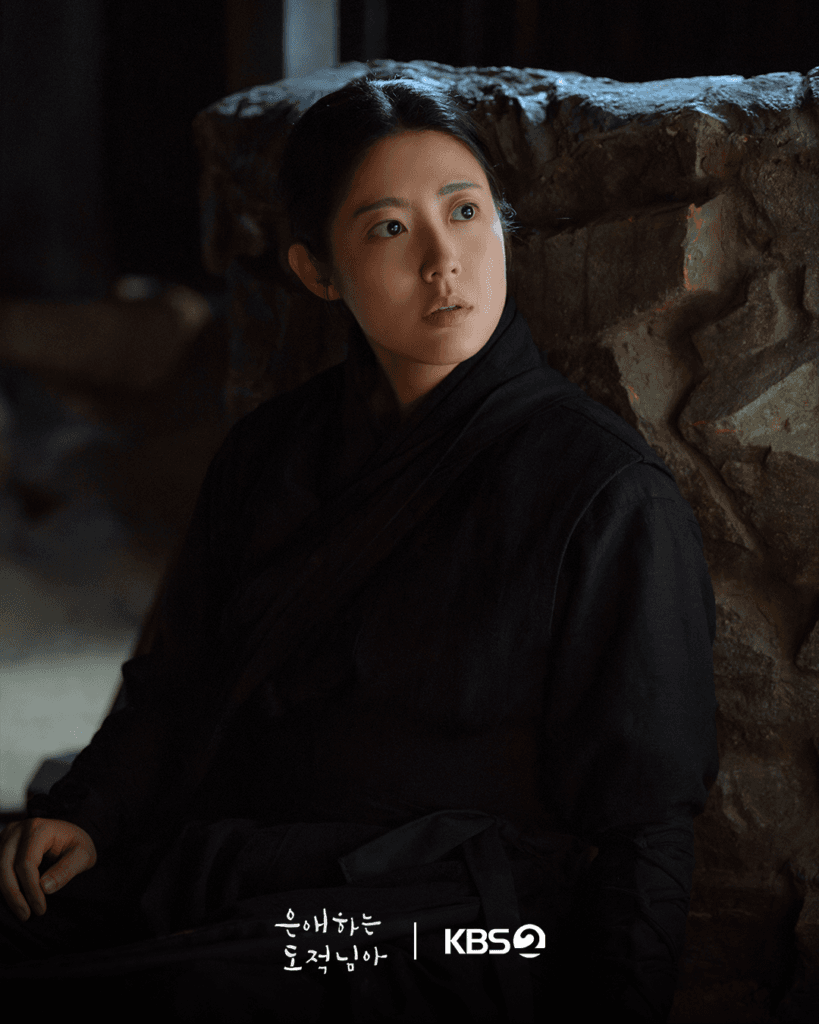 نام جي هيون تخفي حياة مزدوجة سرية بين أيام مشمسة وليالٍ مظلمة في مسلسل "إلى لصتي الحبيبة - To My Beloved Thief"