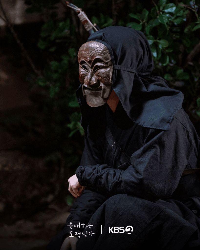 نام جي هيون تخفي حياة مزدوجة سرية بين أيام مشمسة وليالٍ مظلمة في مسلسل "إلى لصتي الحبيبة - To My Beloved Thief"