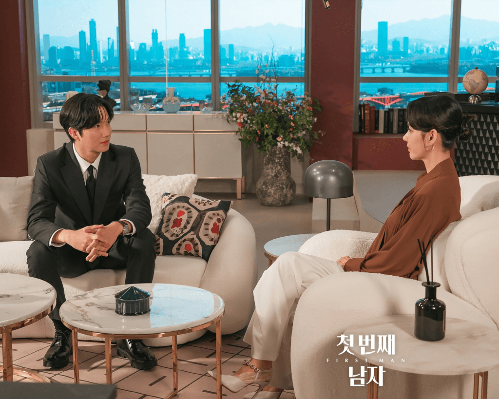 تصطدم ثقة بارك غون إيل الهادئة بسلطة أوه هيون كيونغ بينما تشاهد هام إيون جونغ ذلك في مسلسل "الرجل الأول - First Man" تصطدم ثقة بارك غون إيل الهادئة بسلطة أوه هيون كيونغ بينما تشاهد هام إيون جونغ ذلك في مسلسل "الرجل الأول - First Man"