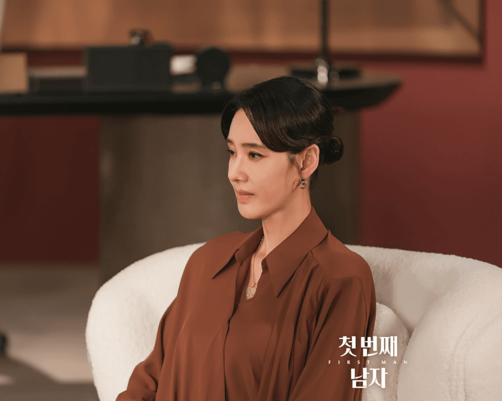 تصطدم ثقة بارك غون إيل الهادئة بسلطة أوه هيون كيونغ بينما تشاهد هام إيون جونغ ذلك في مسلسل "الرجل الأول - First Man" تصطدم ثقة بارك غون إيل الهادئة بسلطة أوه هيون كيونغ بينما تشاهد هام إيون جونغ ذلك في مسلسل "الرجل الأول - First Man"