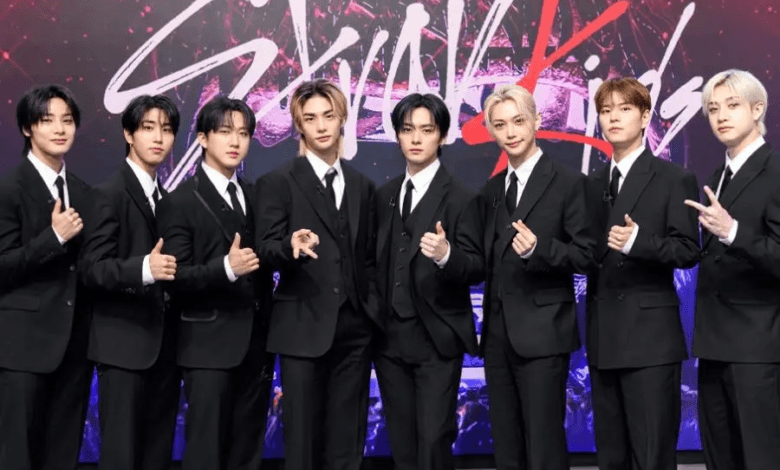 أصبح ألبوم "KARMA" أطول ألبومات فرقة Stray Kids بقاءً على قائمة Billboard 200، بينما حافظت أغنية "DO IT" على مكانها ضمن أفضل 20 أغنية