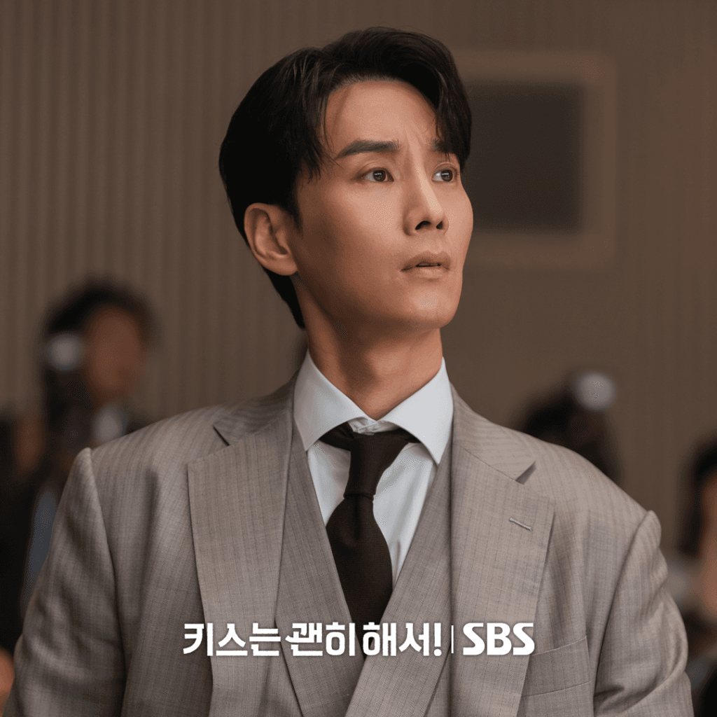 جانغ كي يونغ يقلب الطاولة على تشوي كوانغ إيل وجونغ غا هي في مسلسل "قبلة الديناميت - Dynamite Kiss" جانغ كي يونغ يقلب الطاولة على تشوي كوانغ إيل وجونغ غا هي في مسلسل "قبلة الديناميت - Dynamite Kiss"