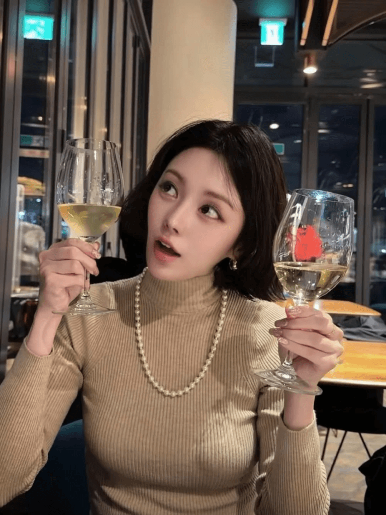 نشرت ليزي منشورًا بمناسبة عيد الميلاد، ولفتت الأنظار بمظهرها الجديد