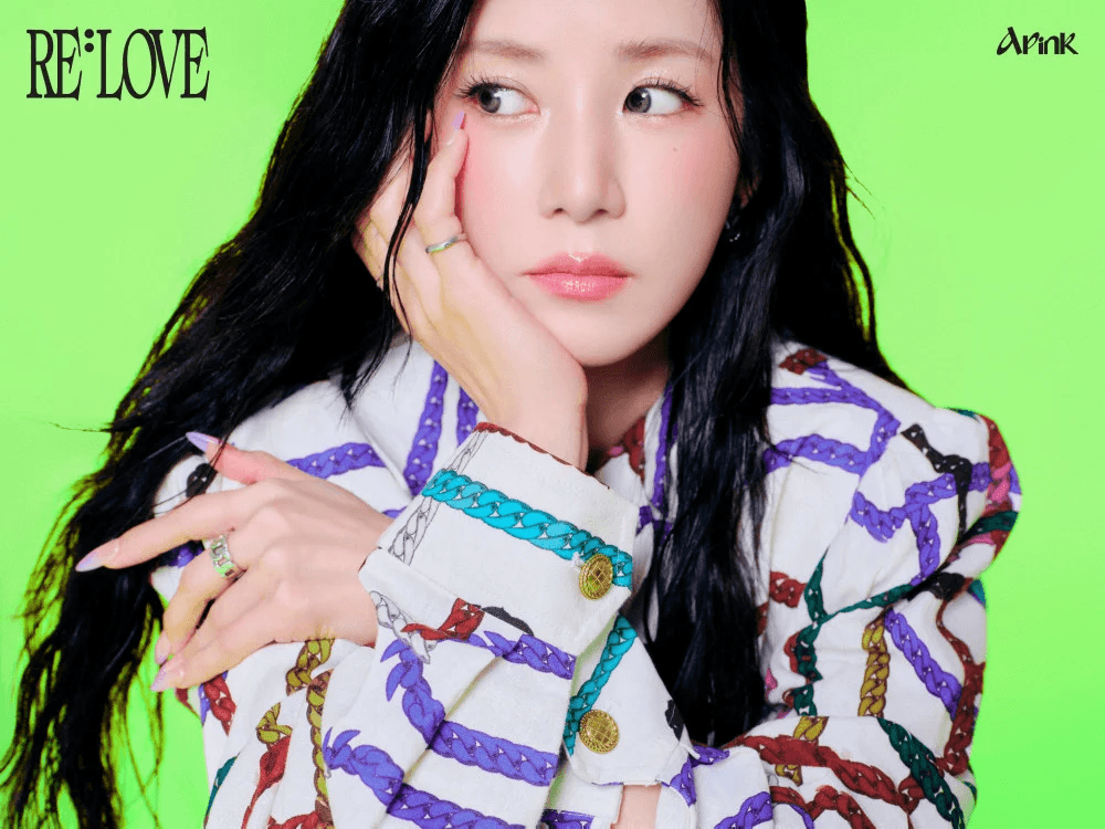 فرقة Apink تعيد إحياء أجواء الماضي بألوان زاهية في الإعلانات التشويقية الجديدة لألبومها "Re: Love"