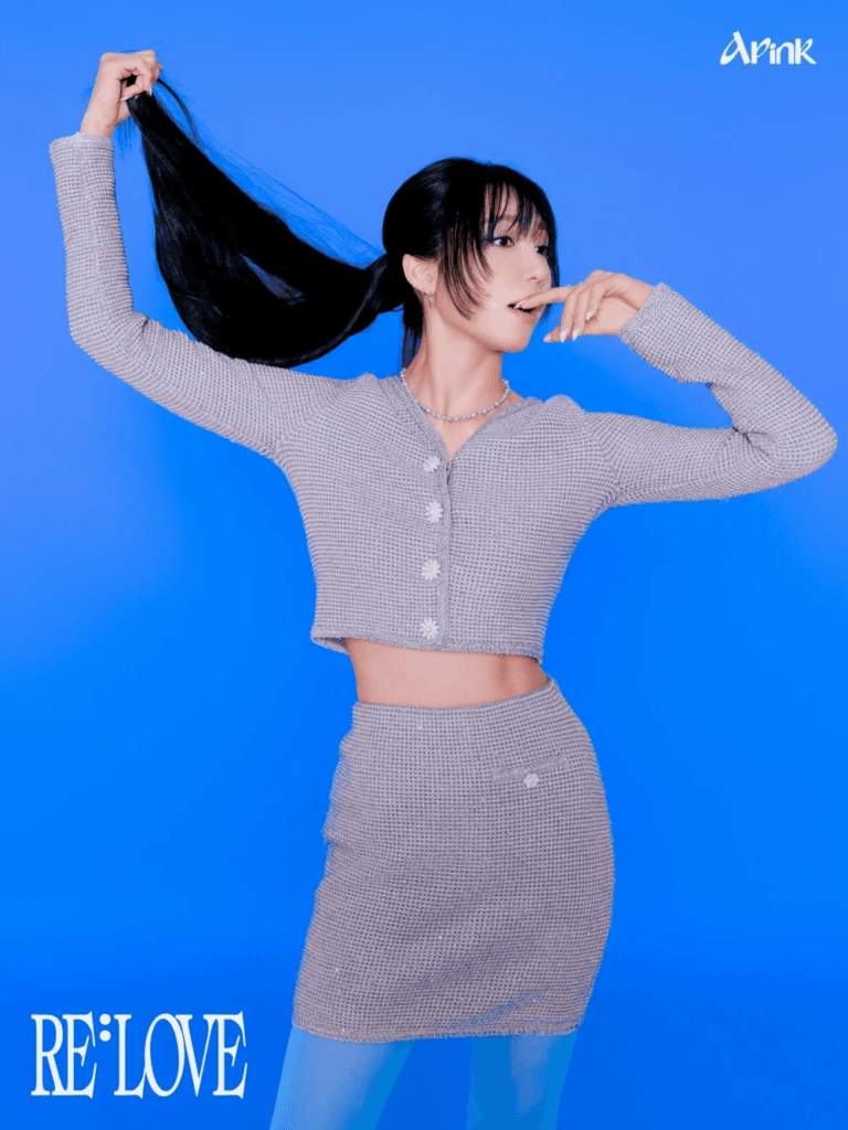 فرقة Apink تعيد إحياء أجواء الماضي بألوان زاهية في الإعلانات التشويقية الجديدة لألبومها "Re: Love"