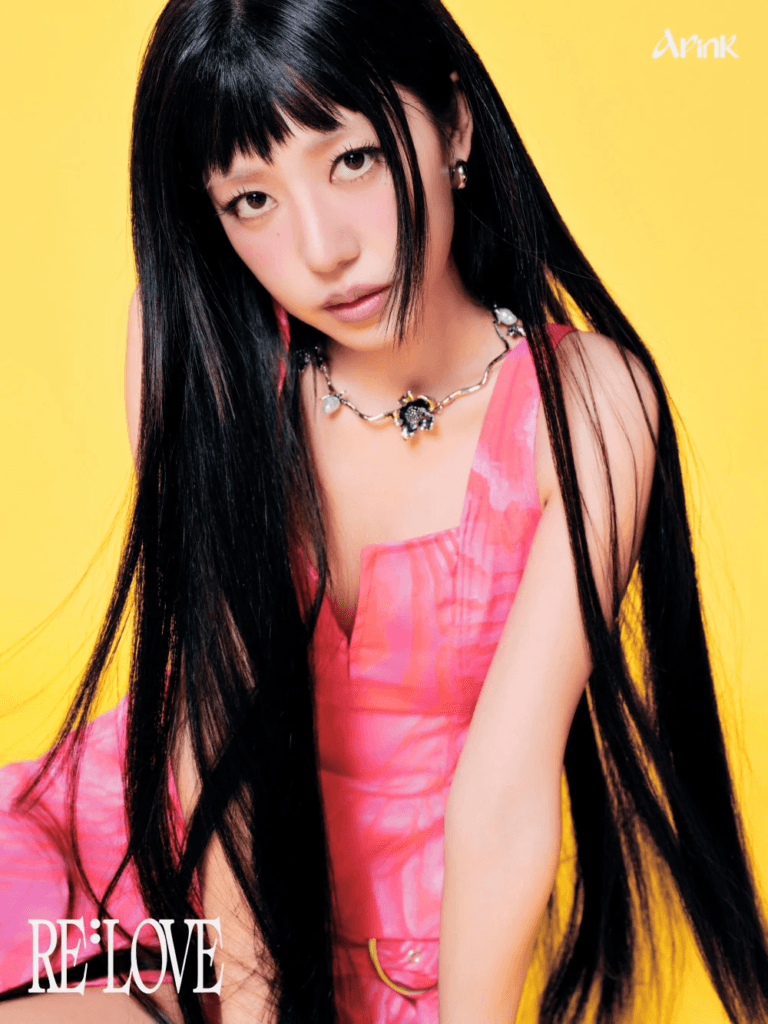 فرقة Apink تعيد إحياء أجواء الماضي بألوان زاهية في الإعلانات التشويقية الجديدة لألبومها "Re: Love"