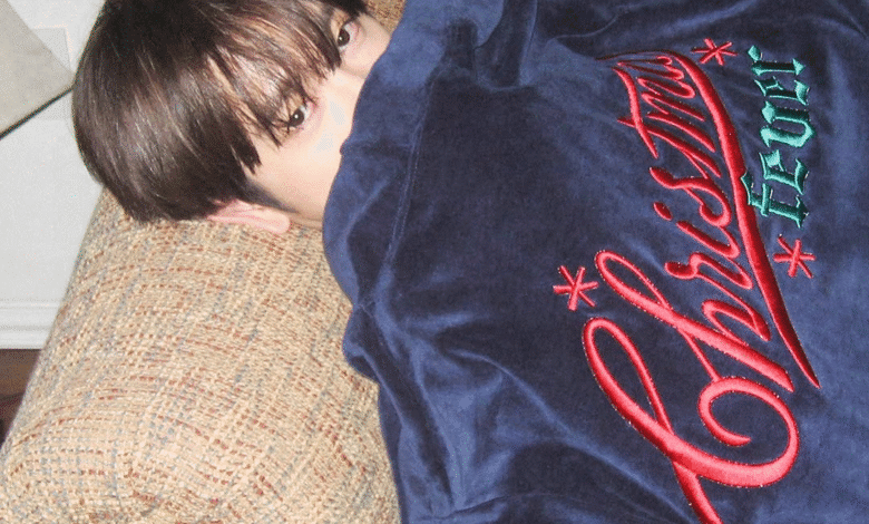 شاهد: بارك جينيونغ عضو فرقة GOT7، يكشف عن مقطع فيديو تشويقي لأغنيته المنفردة الجديدة "Christmas Fever"