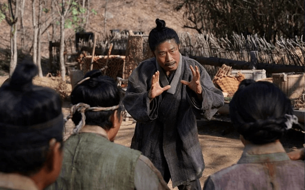 تجاوزت مشاهدات الإعلان الترويجي لفيلم "حارس الملك" مليون مشاهدة على يوتيوب، مما يشير إلى ضجة كبيرة قبل إصداره.