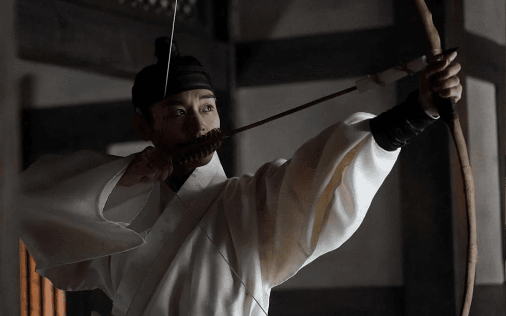 تجاوزت مشاهدات الإعلان الترويجي لفيلم "حارس الملك" مليون مشاهدة على يوتيوب، مما يشير إلى ضجة كبيرة قبل إصداره.