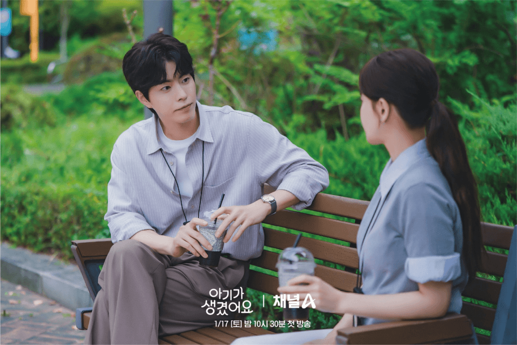 يشع هونغ جونغ هيون سحراً دافئاً بدور الصديق المقرب اللطيف لأوه يون سيو في مسلسل "ايجابيًا لك - Positively Yours"