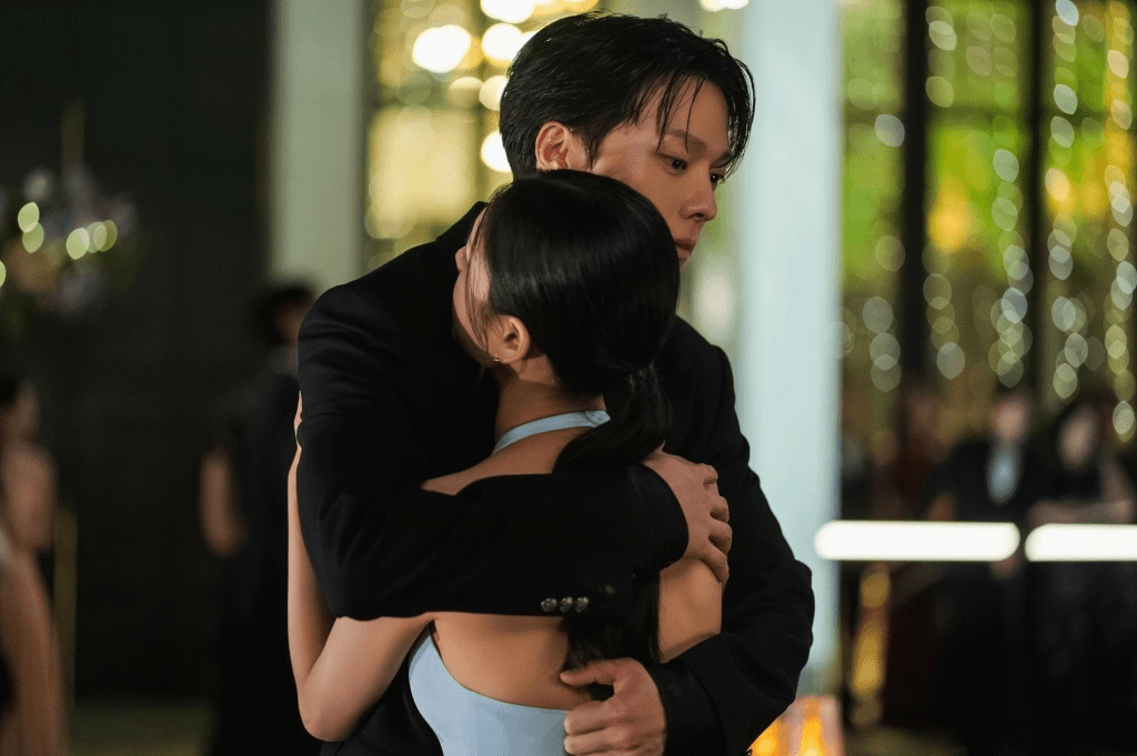 يعود جانغ كي يونغ وآهن إيون جين إلى المكان الذي تبادلا فيه قبلتهما الأولى "قبلة الديناميت - Dynamite Kiss" في الحلقة الأخيرة من المسلسل الليلة يعود جانغ كي يونغ وآهن إيون جين إلى المكان الذي تبادلا فيه قبلتهما الأولى "قبلة الديناميت - Dynamite Kiss" في الحلقة الأخيرة من المسلسل الليلة